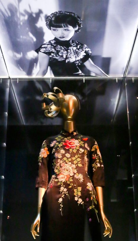 Inside The Met Gala Exhibition Images From China Through The Looking Glass Vogue Australia