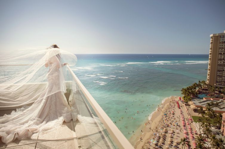 How to plan a wedding in Hawaii from the person on the 