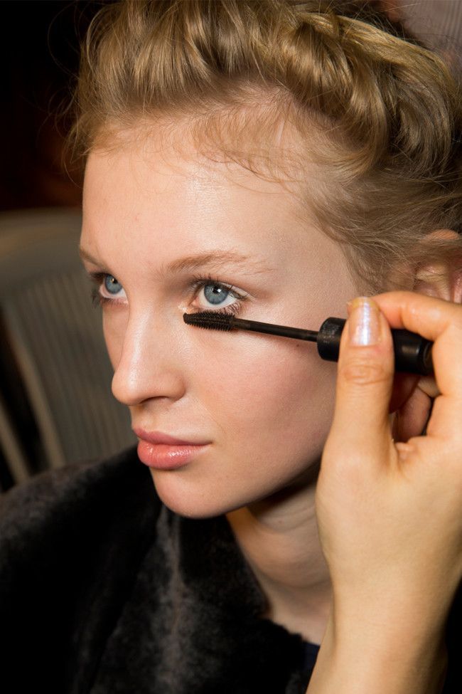 Five expert tips for perfecting your mascara application - Vogue Australia
