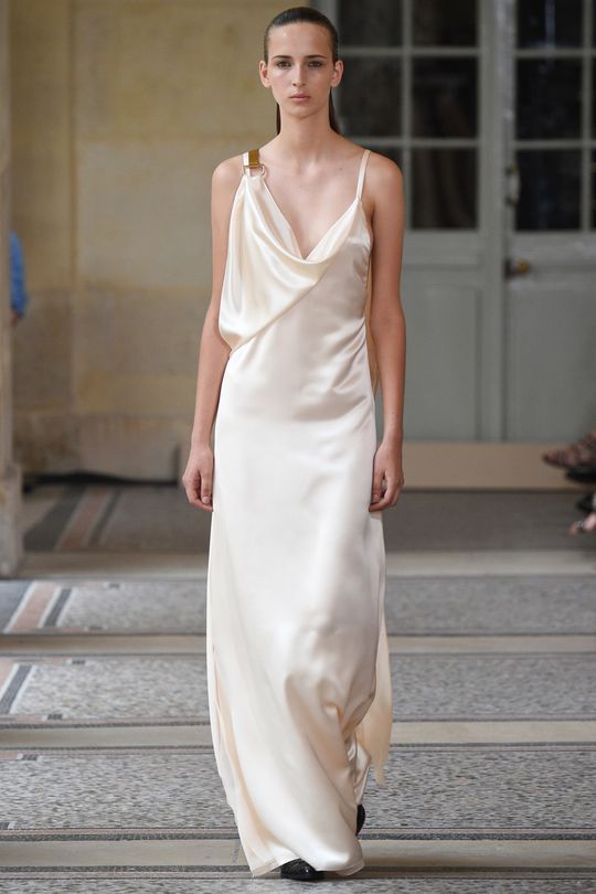 14 haute couture dresses you’ll immediately want to get married in ...