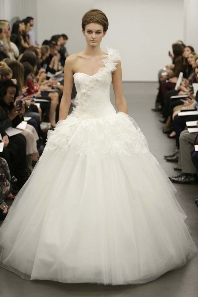 The return of white wedding gowns - Vogue Australia
