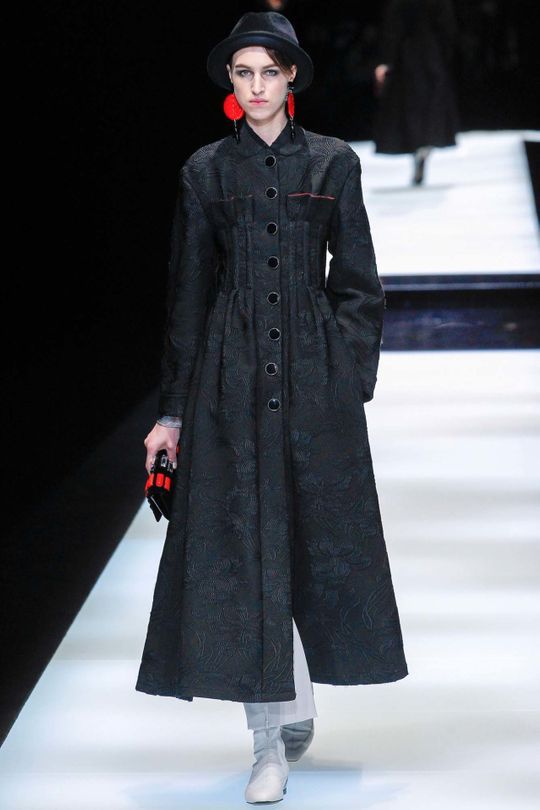 Giorgio Armani ready-to-wear autumn/winter '17/'18 - Vogue Australia