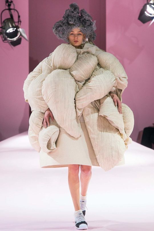 Comme Des Garçons ready-to-wear autumn/winter '17/'18 - Vogue Australia