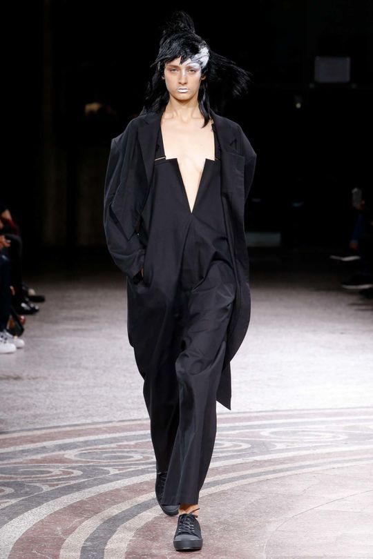 Yohji Yamamoto ready-to-wear spring/summer ’17 - Vogue Australia