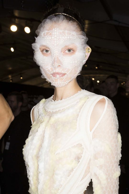 39 runway beauty looks that were more work of art than make-up - Vogue ...
