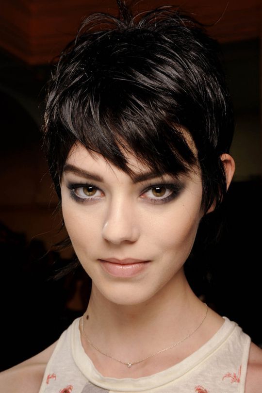 39 short haircuts to inspire you for summer - Vogue Australia