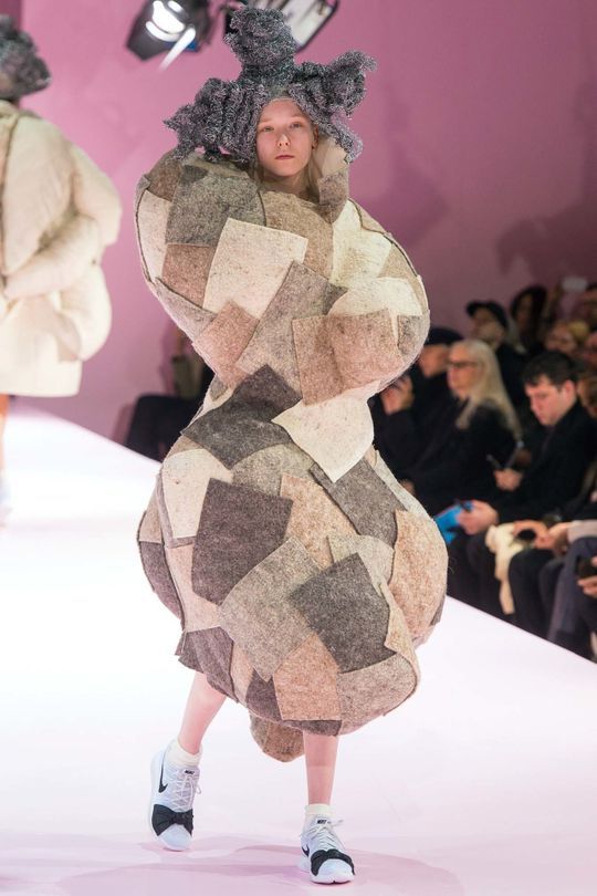 Comme Des Garçons ready-to-wear autumn/winter '17/'18 - Vogue Australia
