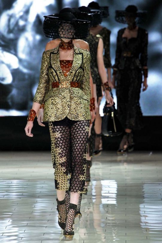 Alexander McQueen Ready-to-Wear S/S 2013 - Vogue Australia